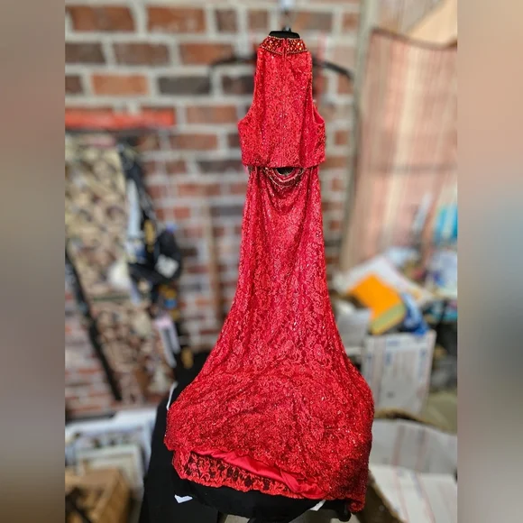 MacDougall red sequined gown with cropped top size 2-4 great holiday dress